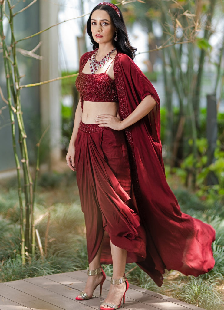 South Indian Style Of Draping | Saree Draping Styles For Wedding | Draping  Ideas | Best indian wedding dresses, Half saree designs, Lehenga style saree